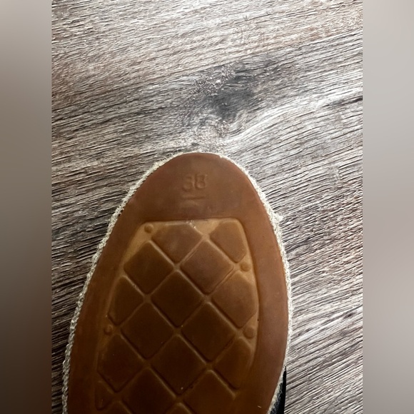 CHANEL Authentic Black Lambskin CC Espadrilles - Picture 5 of 7